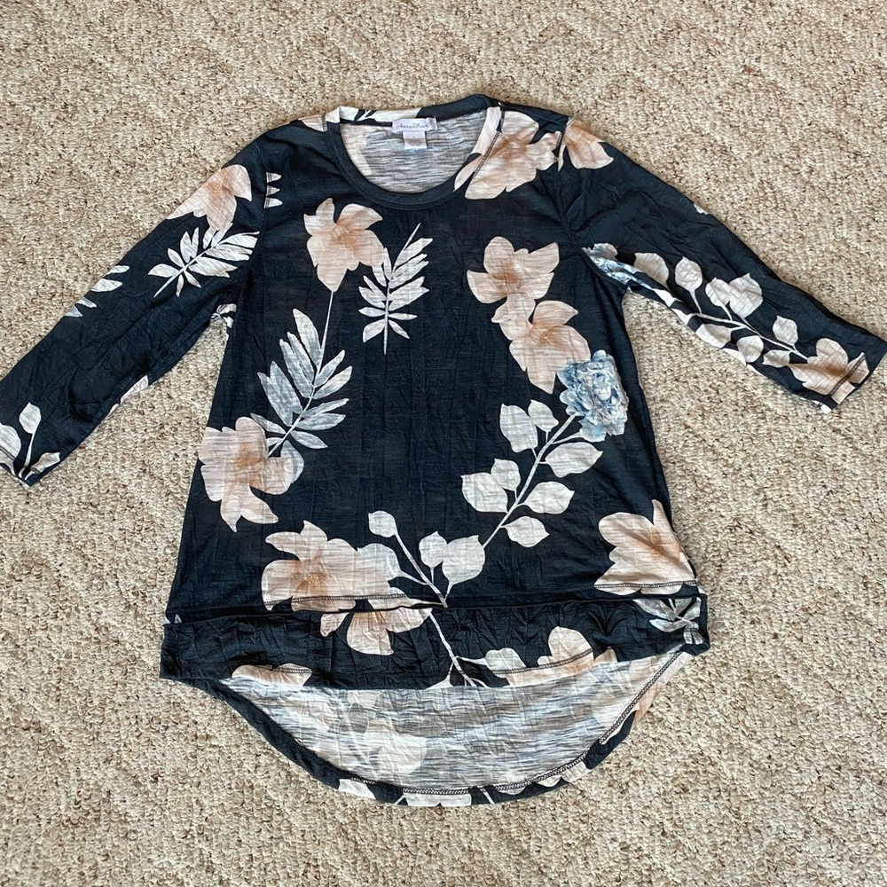 Lightweight Women’s 3/4 Sleeve Tunic